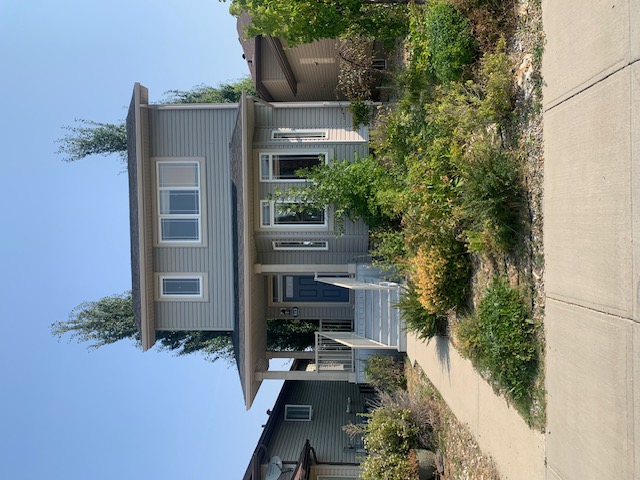512 Silkstone Crescent West